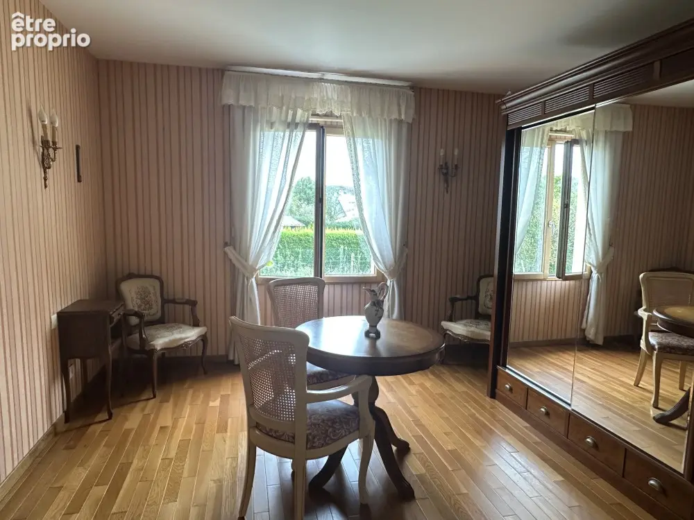 A LA HAYE, proche des commodités Grand pavillon en très bon état, à 150 m du premier commerce. - photo 9