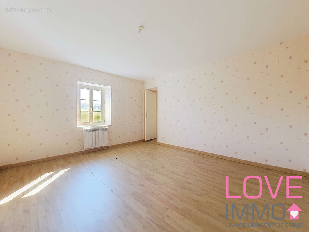 *** SOUS OFFRE ***  ENSEMBLE IMMOBILIER Maison dauphinoise de 179 m2 avec de nombreuses dépendances - photo 10