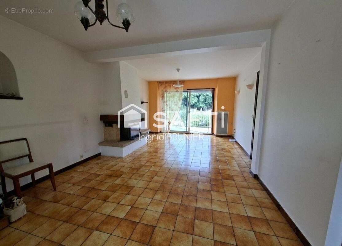 Maison 70 m² à Saint-Pierre-De-Curtille  - photo 4