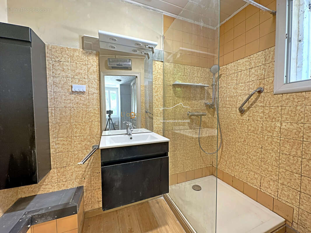 Maison à CRUVIERS-LASCOURS