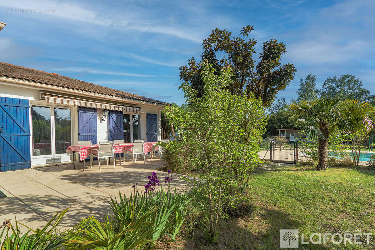 Maison à AMBARES-ET-LAGRAVE