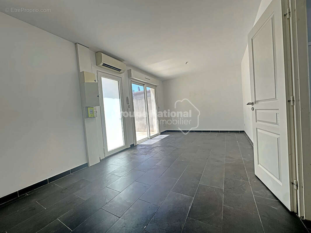A vendre Arles Monplaisir T2 avec terrasse - photo 2