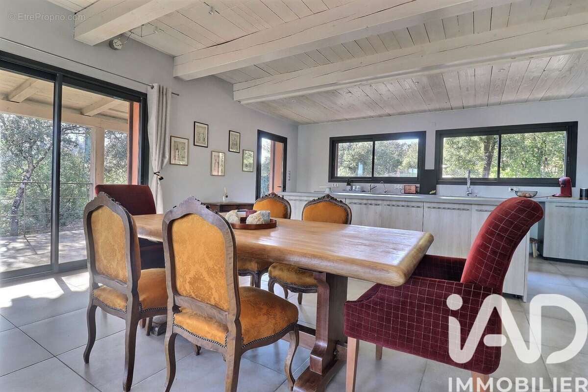 Maison 305 m² à Chateauvert  - photo 6