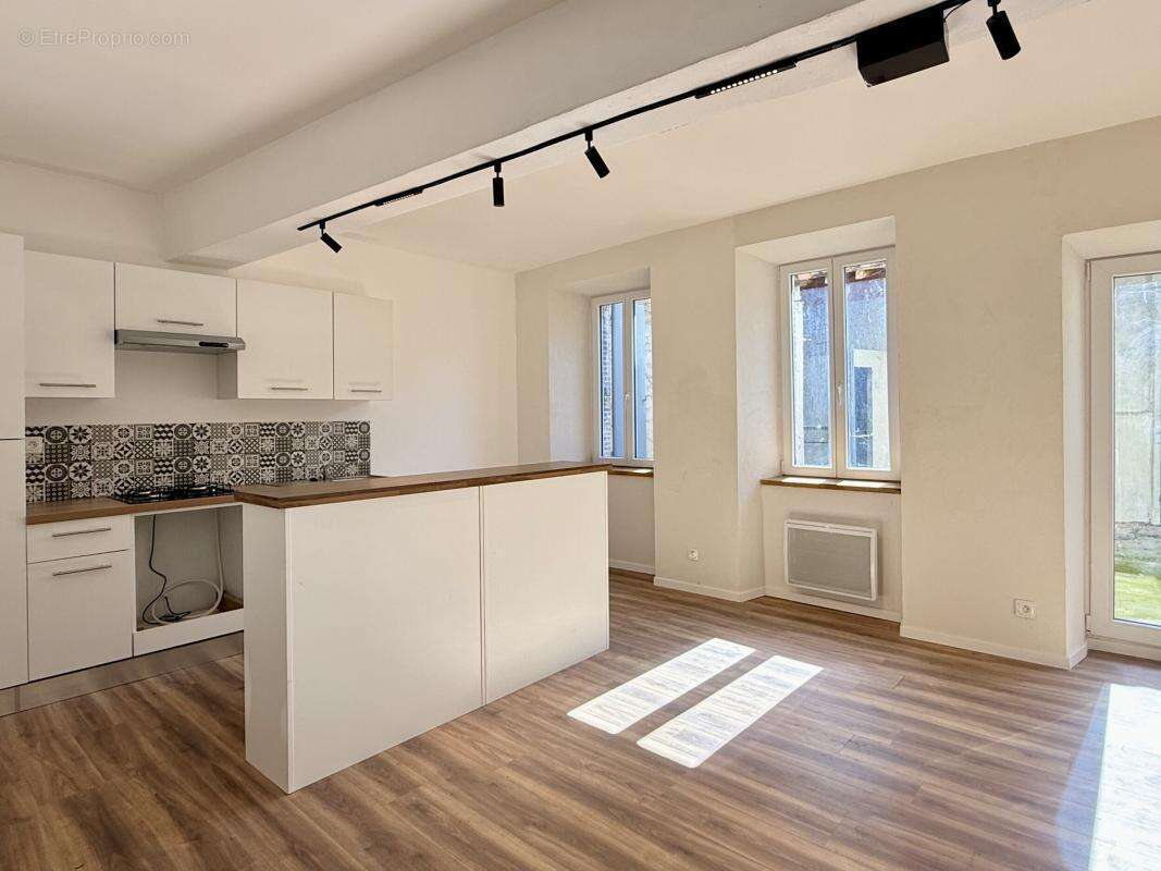 Maison de village entièrement rénovée – 145 m² – Cour privative – Garage 45 m² - photo 13