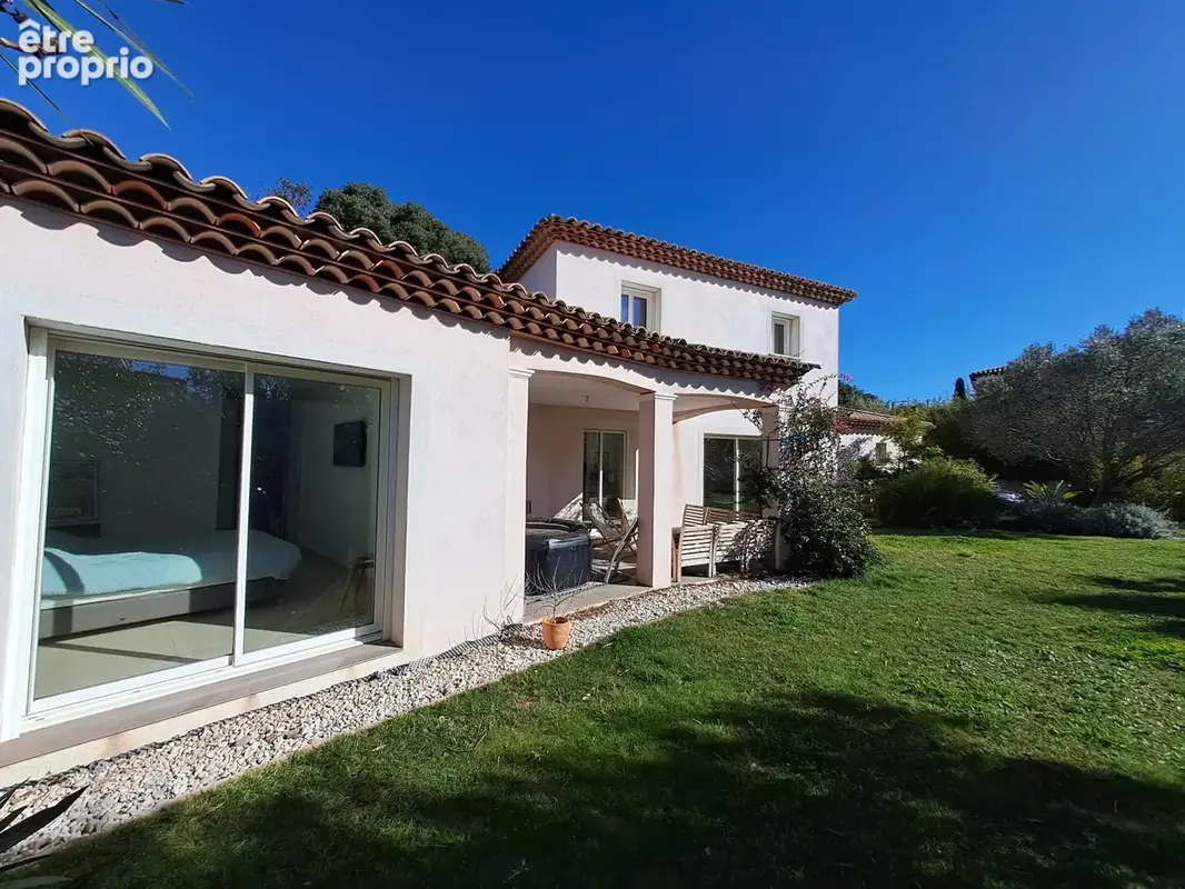 Villa T5 récente avec garage double sur un terrain de 913m2 - photo 2