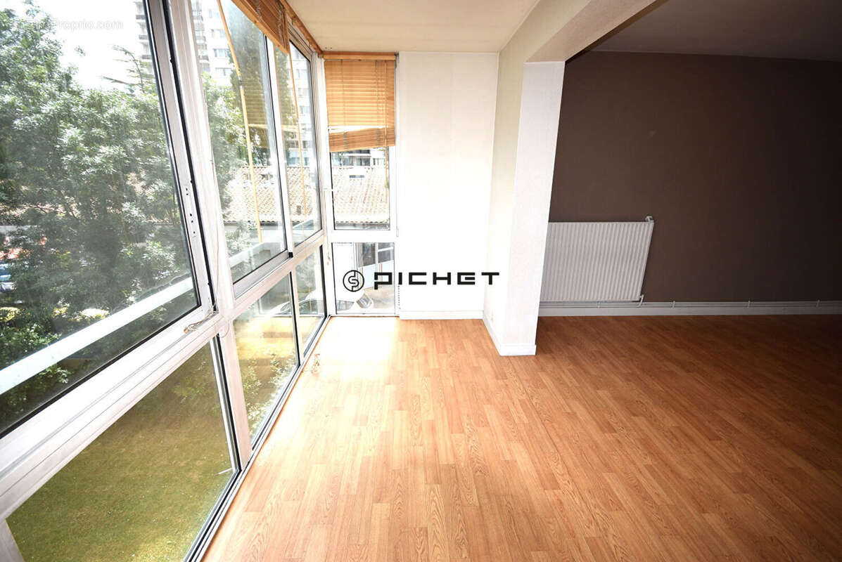 Quartier La Genette appartement T4 de 90m2 avec garage et cave. - photo 5