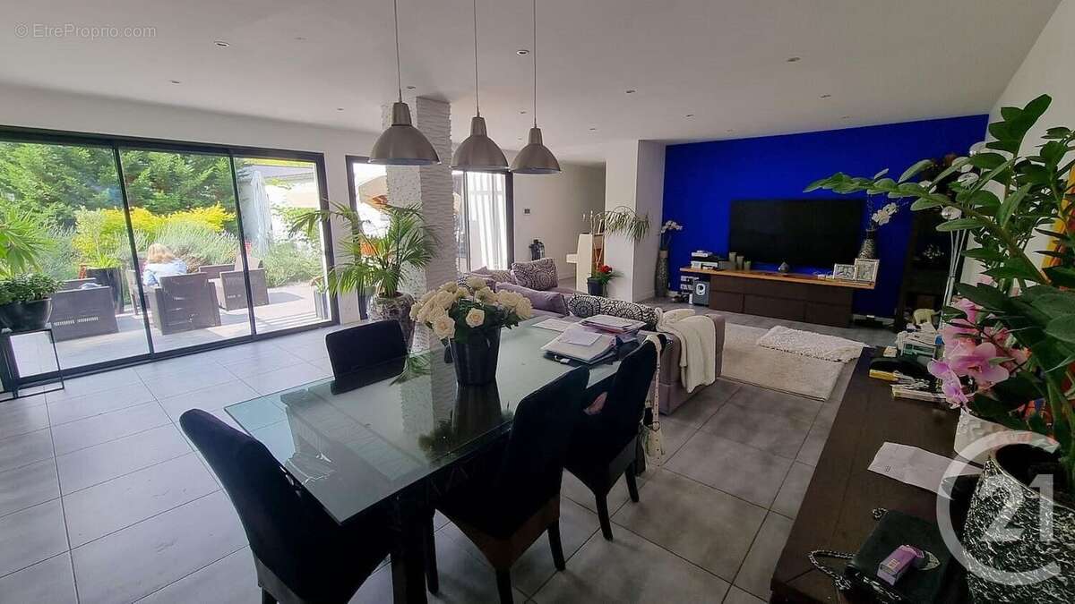 Maison à SAINT-MAUR-DES-FOSSES