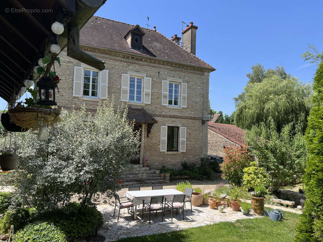 Maison à VILLY-LE-MOUTIER