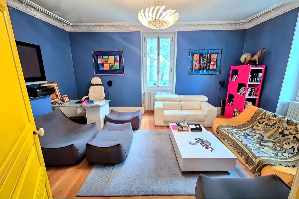 Maison à MONTGIVRAY