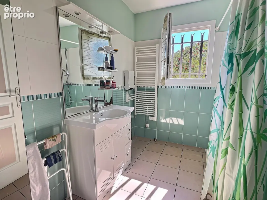 Villeneuve sur Lot maison de plain-pied avec jardin.  Venez découvrir cette charmante maison de plain-pied d'environ 94 m², sur  - photo 8