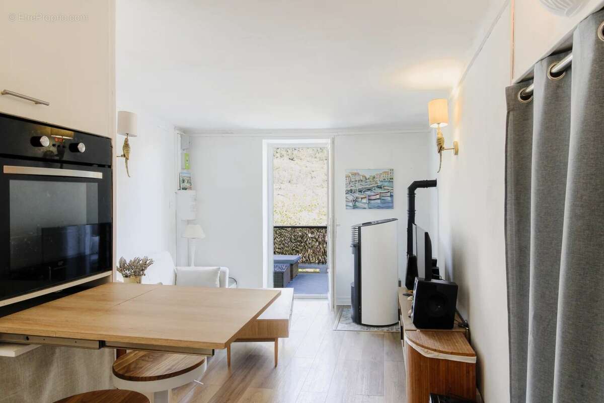 Maison à TOURETTE-DU-CHATEAU