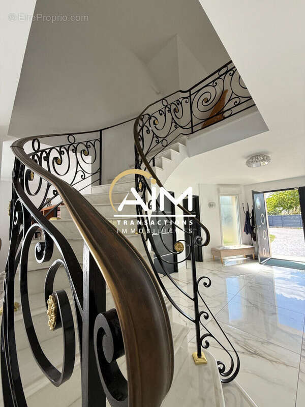 Maison Saint Cyr Sur Loire 9 pièce(s) 225 m2 - photo 12