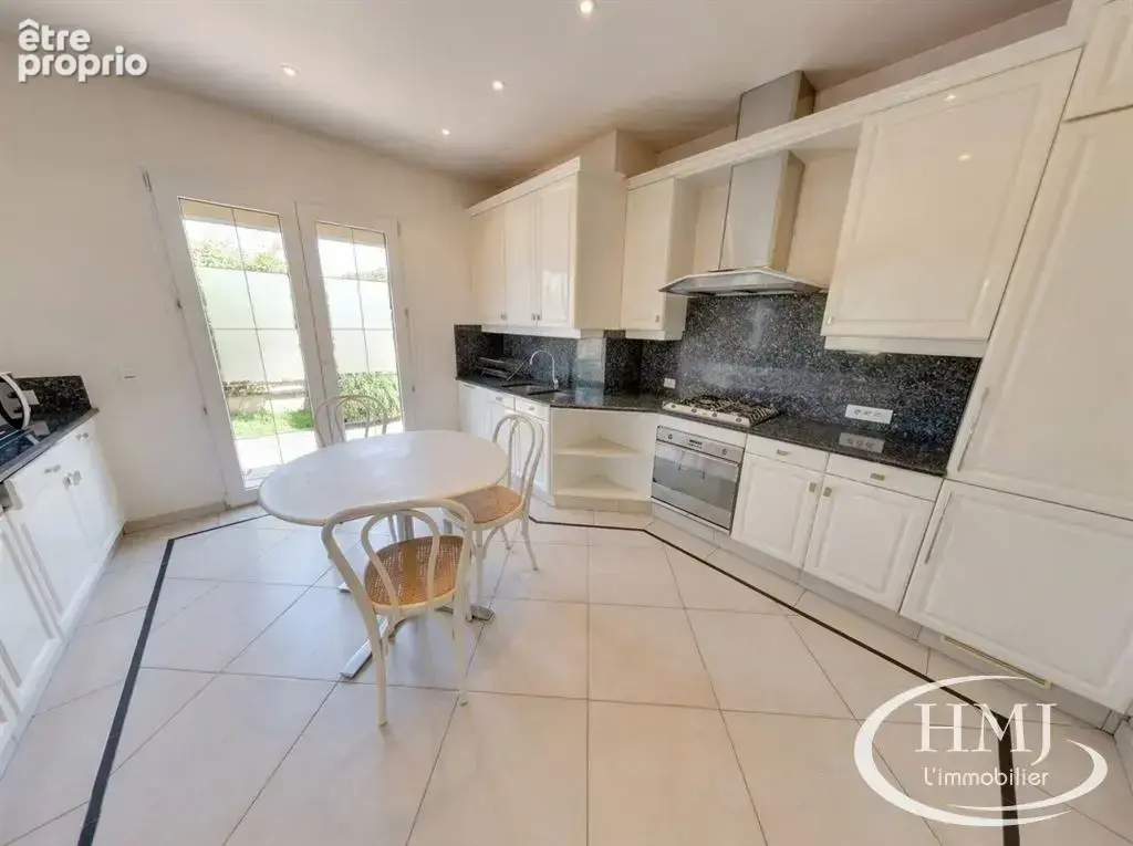 Maison 8 pièces 212 m² à vendre à Courcouronnes (91080) - photo 5