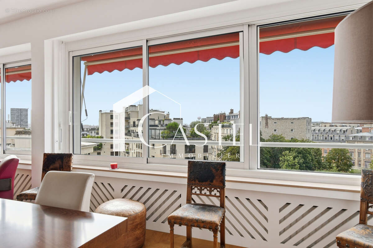 Appartement à PARIS-16E