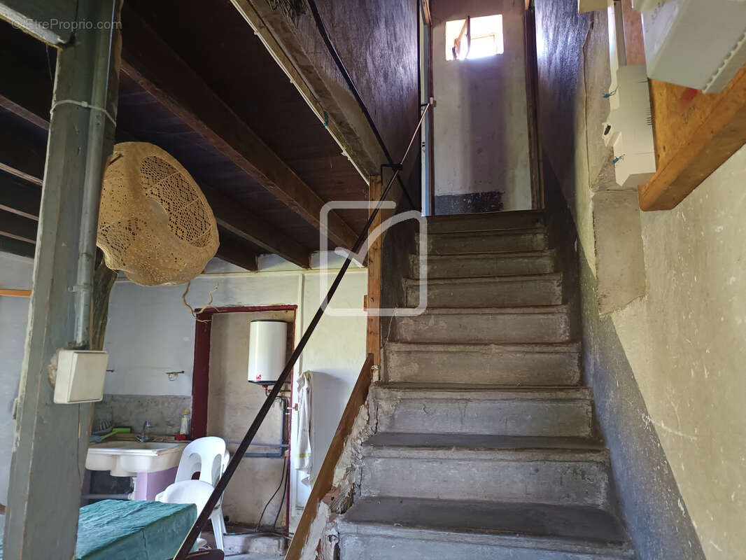 Maison à rénover sur terrain de 1050 m2 - photo 8
