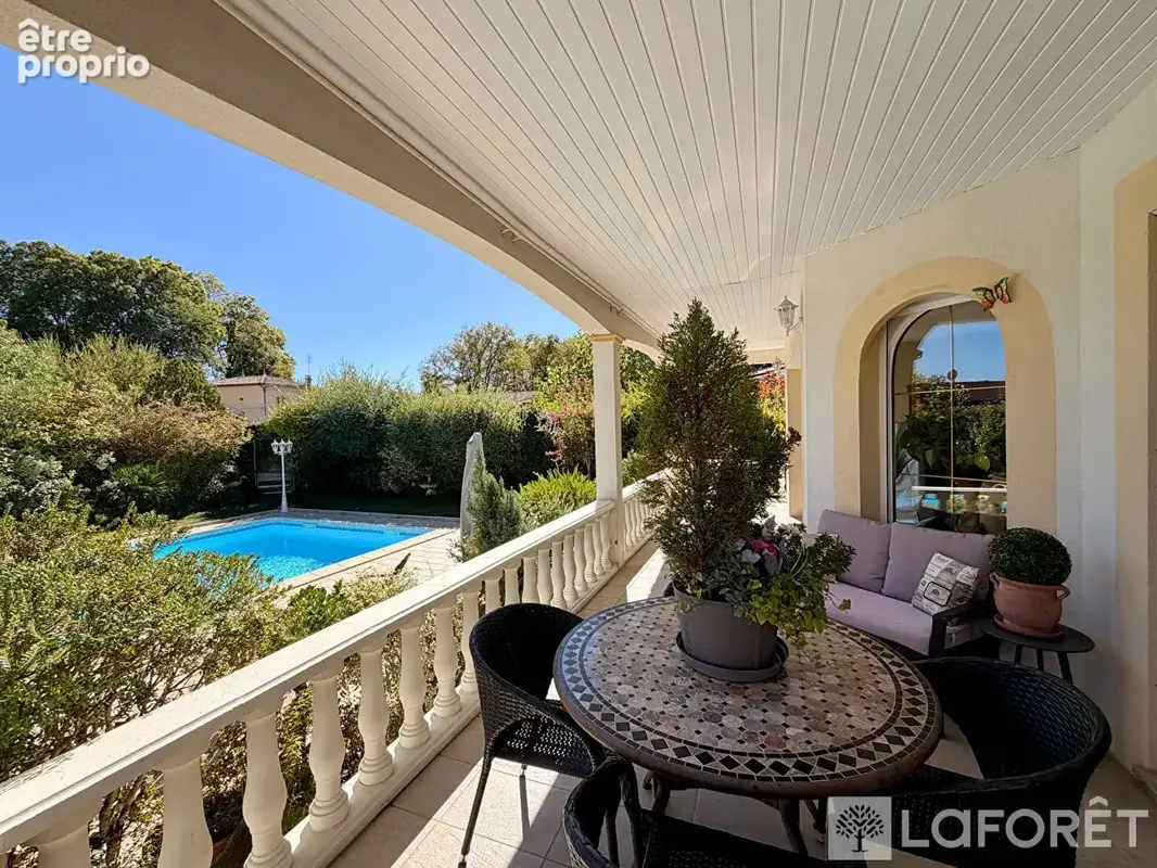 Grande maison familiale de standing avec jardin paysagé, piscine et belles prestations - photo 4