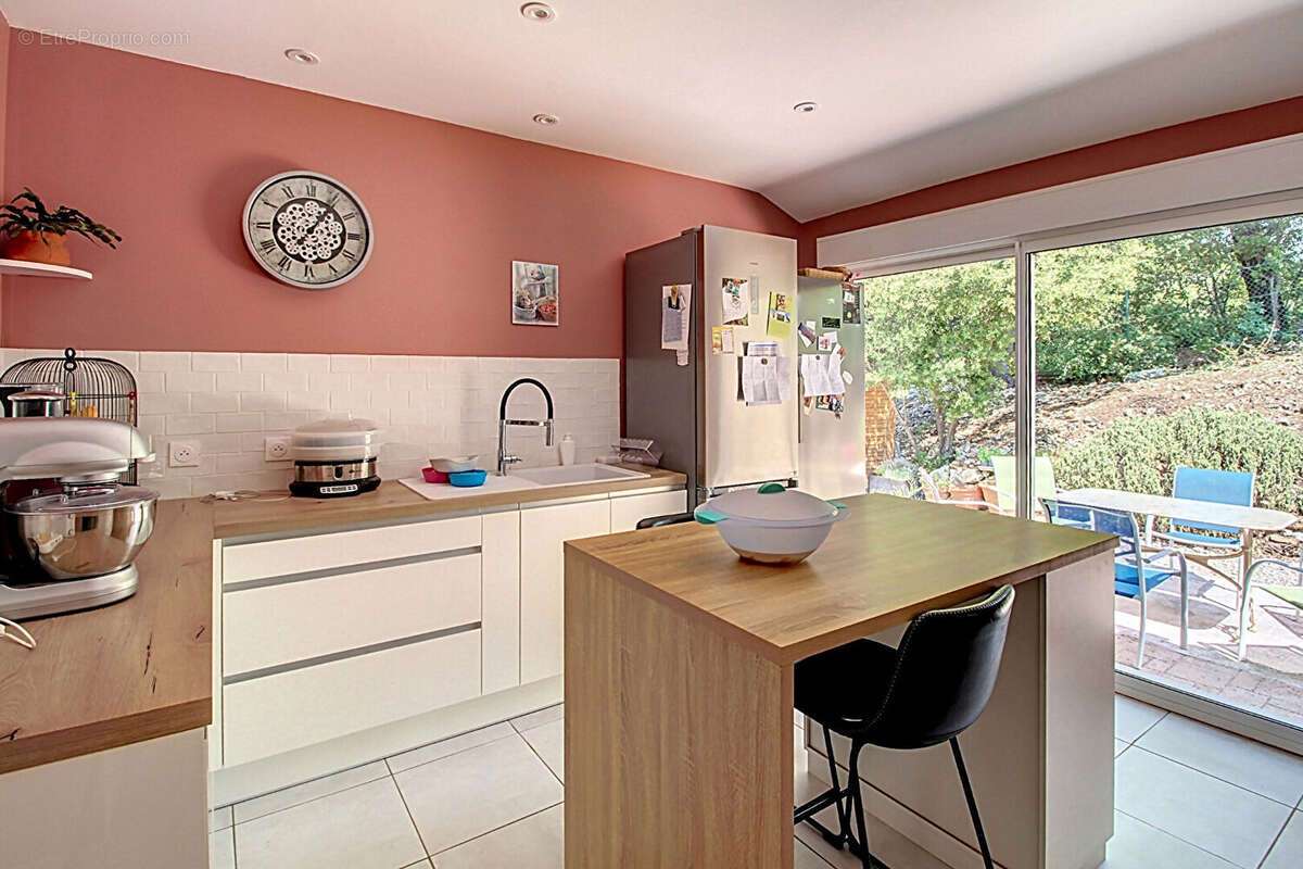 A VENDRE EN EXCLUSIVITÉ ! FIGANIÈRES Maison de plain-pied 126 m² 3 chambres Piscine et terrain de 2074 m² - photo 11
