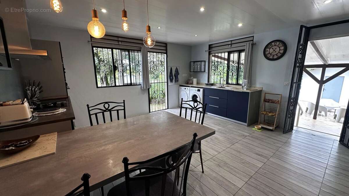 Maison à REMIRE-MONTJOLY