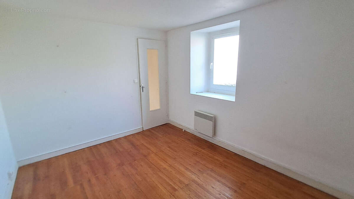 La Turballe : maison  T5 à rénover , 188m²  dont 95m²  d'ancien local commercial - photo 12