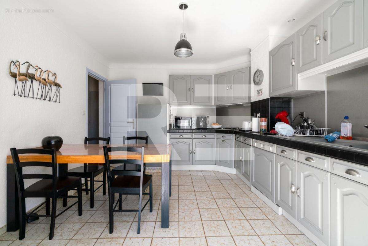 Appartement t4 avec terrasse , petit jardin et parking - photo 5