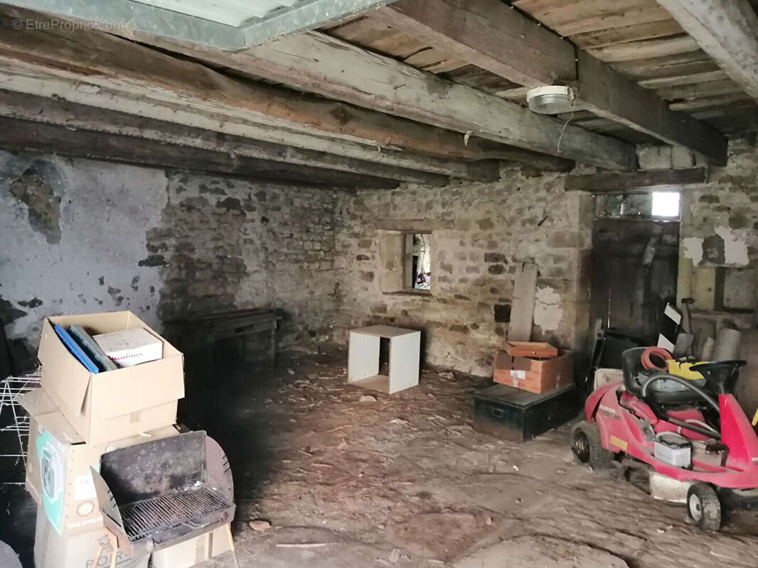 Maison de village à rénover de 128 m² hab. (Quatre chambres) - photo 7