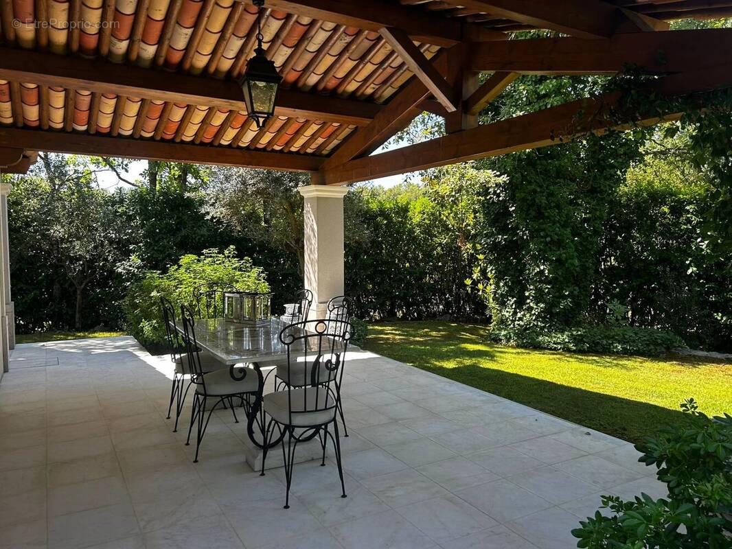 Maison à TOURRETTES