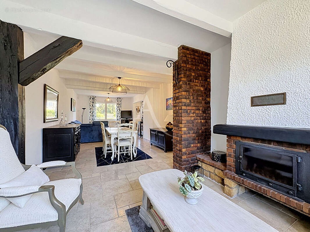 RARE À VAUX - Maison familiale 141 m², double garage, 2 terrasses et jardin ! - photo 8