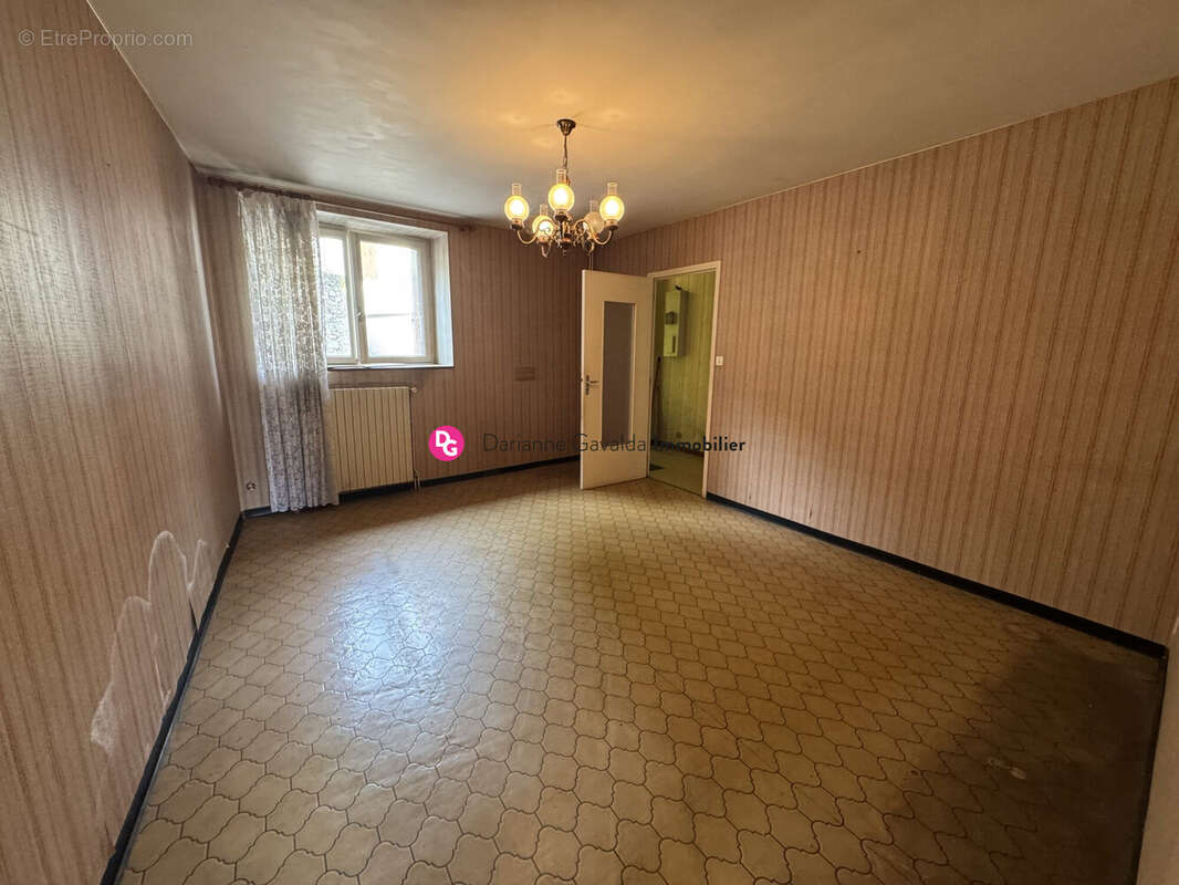 Maison à DECAZEVILLE