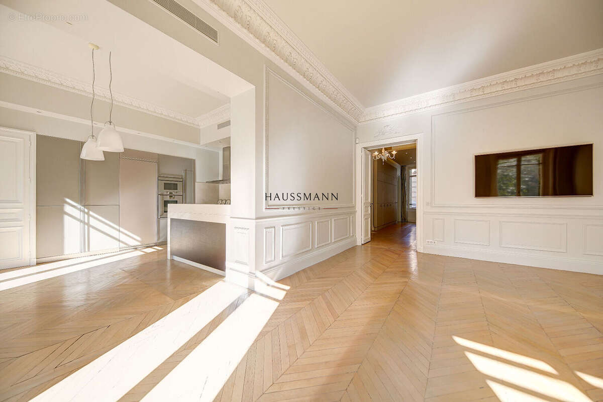 Appartement à PARIS-8E