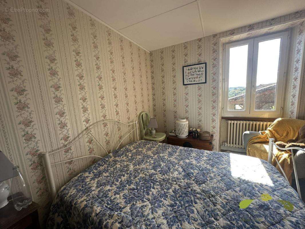 Maison à SAUVIAT-SUR-VIGE