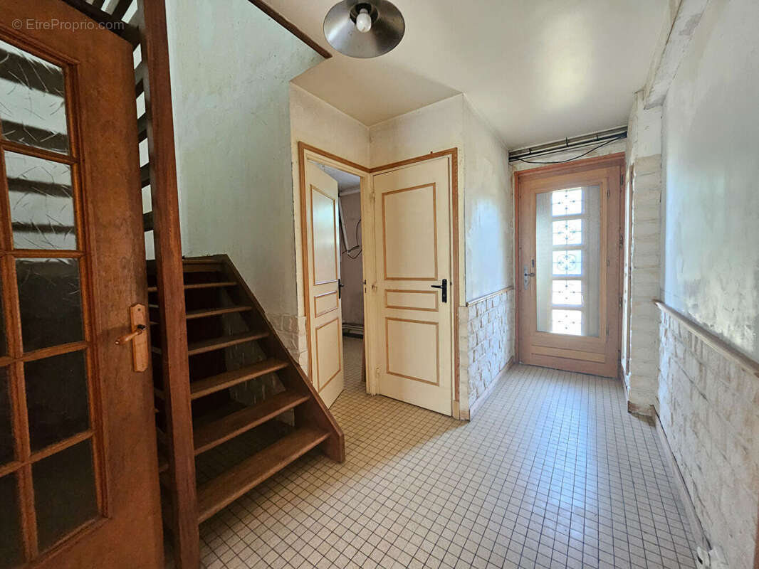 À VENDRE - Maison d'environ 106 m² - Quartier Saint-Lardre - photo 2