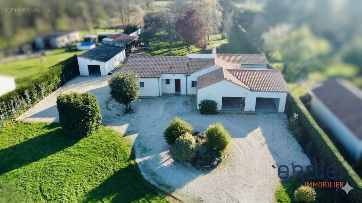 Maison 154 m² à Quincay  - photo 2