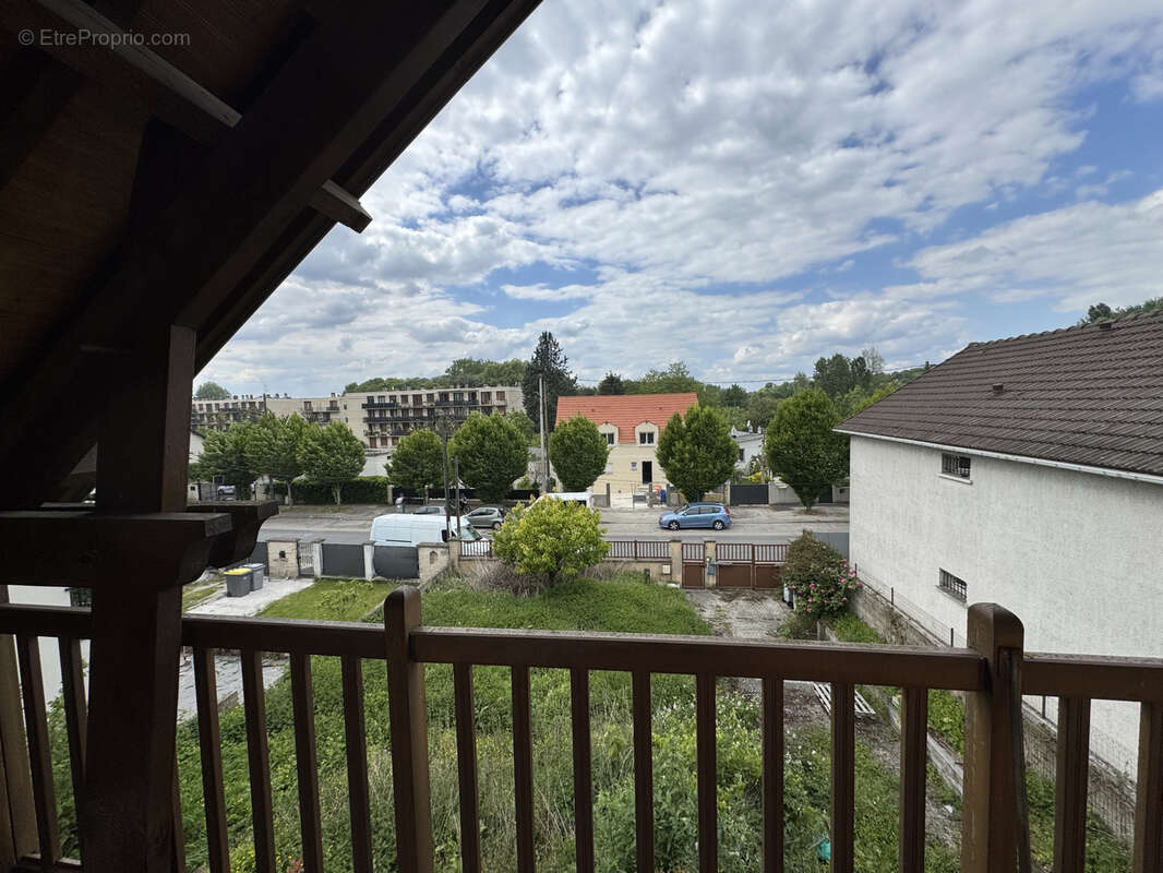 Maison à LE THILLAY