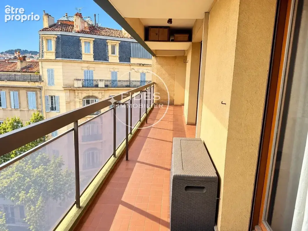 Marseille 6e – Castellane  T4 traversant de 114 m² – 7e étage – Deux balcons – Vue dégagée - photo 7