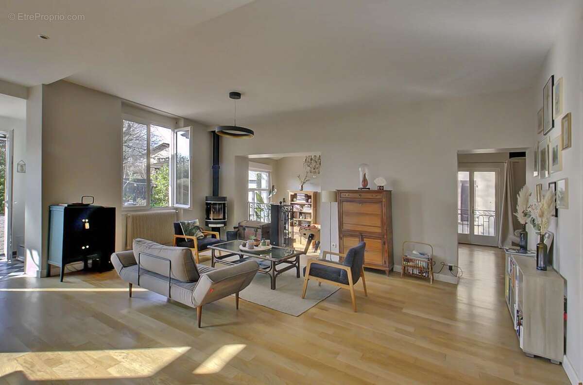 Maison à COLLONGES-AU-MONT-D&#039;OR