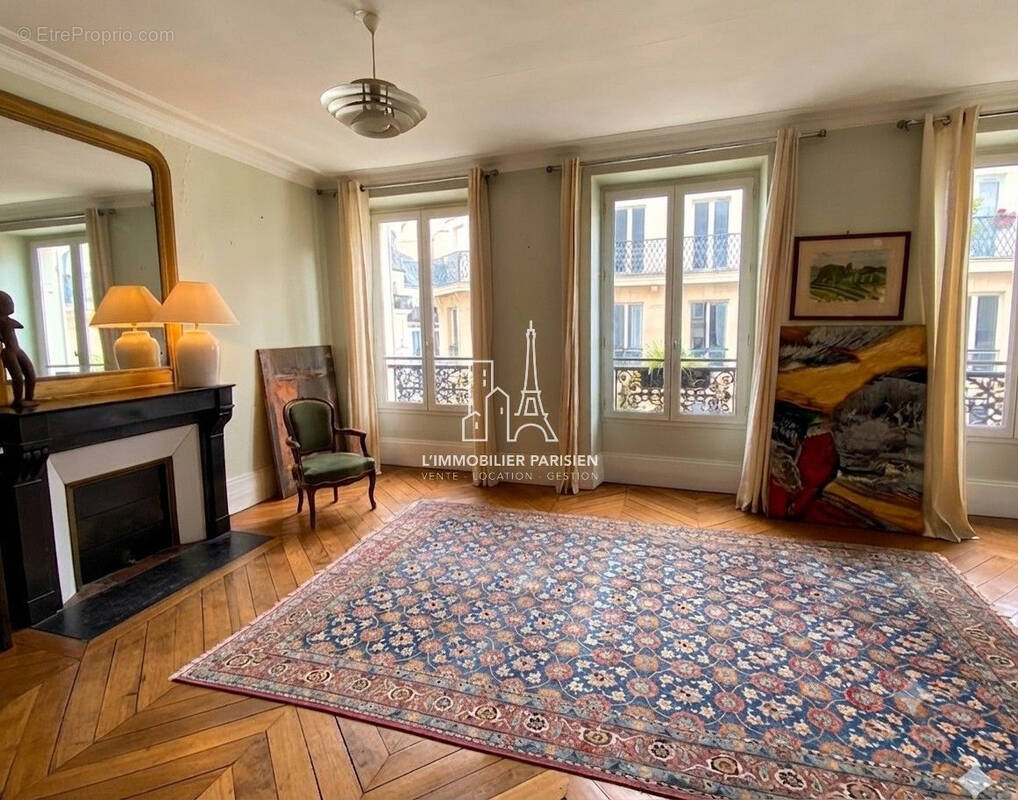 Appartement à PARIS-17E