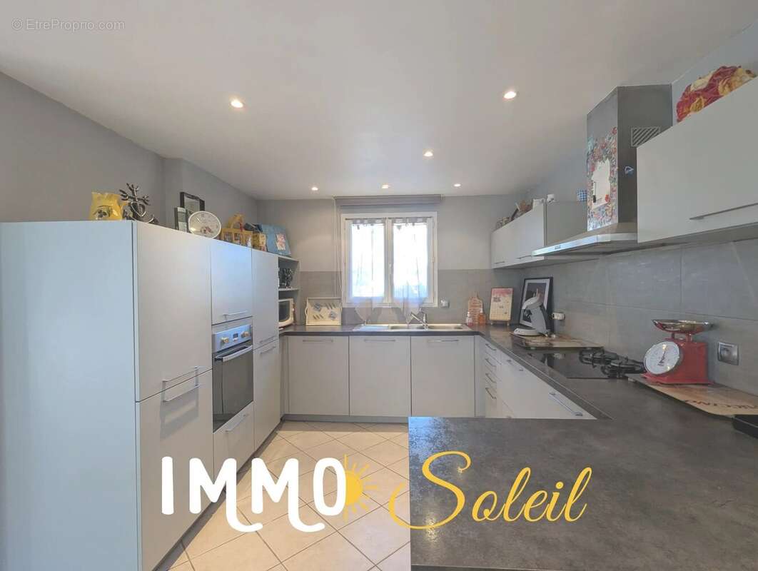 Maison à SAINT-CYR-SUR-MER