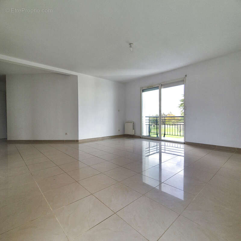 Appartement à VILLENAVE-D&#039;ORNON