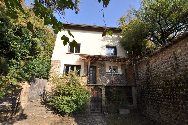 Maison à LAPEYROUSE-MORNAY