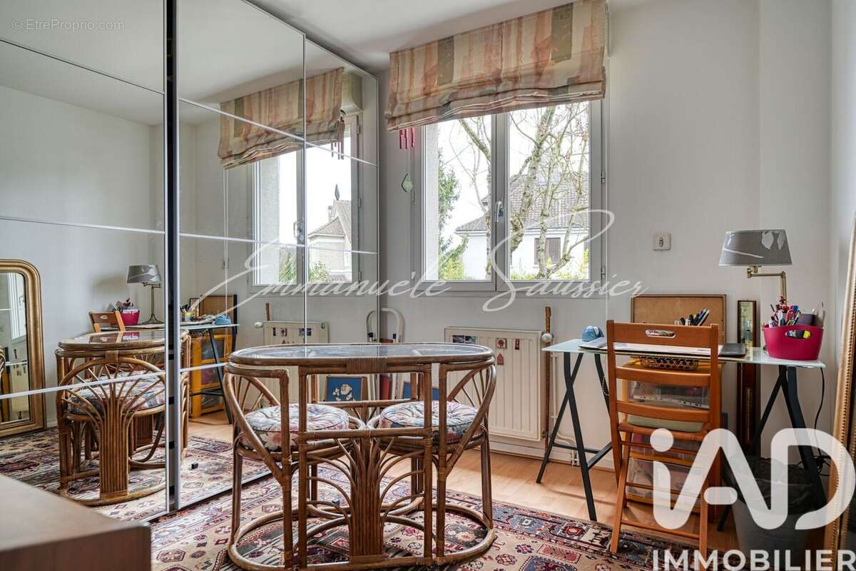 Photo 8 - Maison à LA CELLE-SAINT-CLOUD