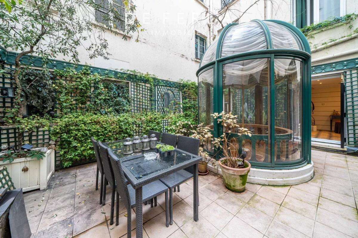Appartement à PARIS-1E