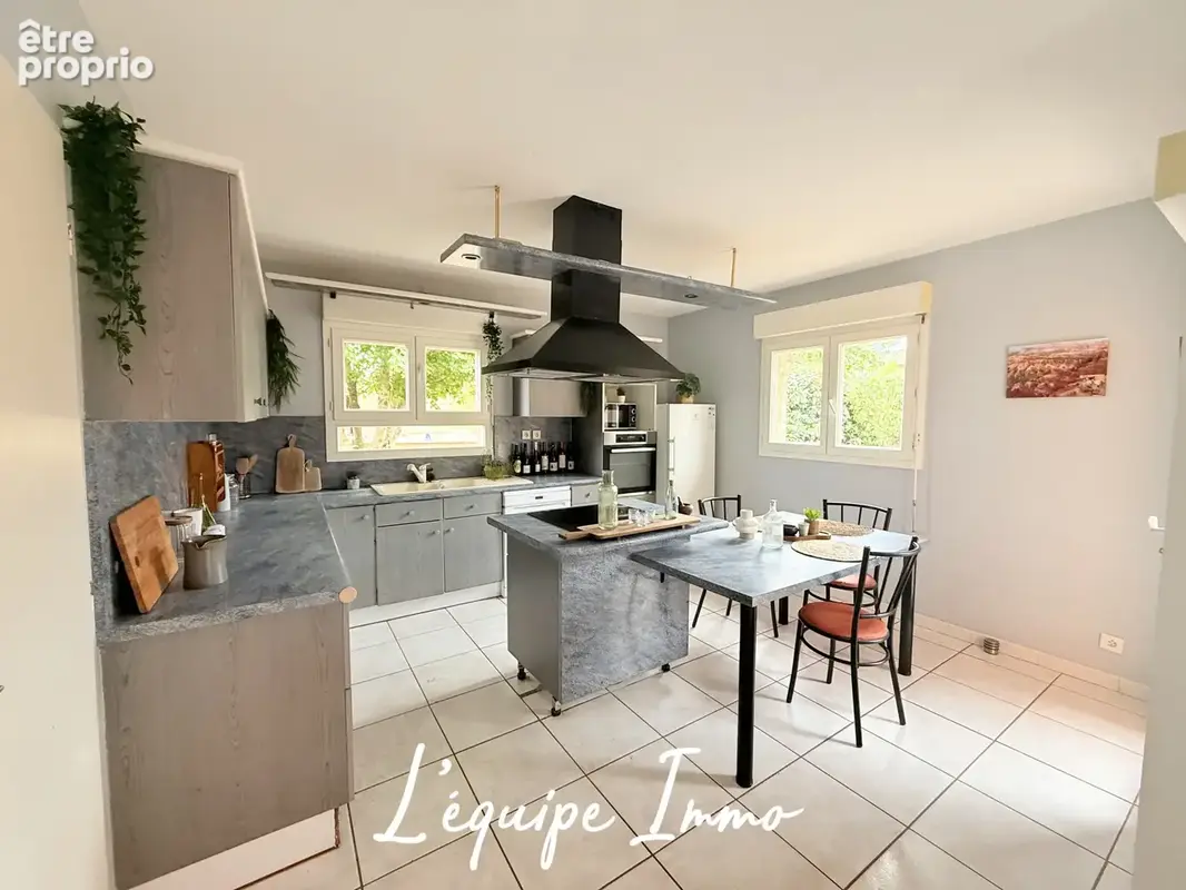 Au bord du lac de Plaisance- Maison T6 - 170 m2 - Grand garage- Piscine- Atelier- - photo 6