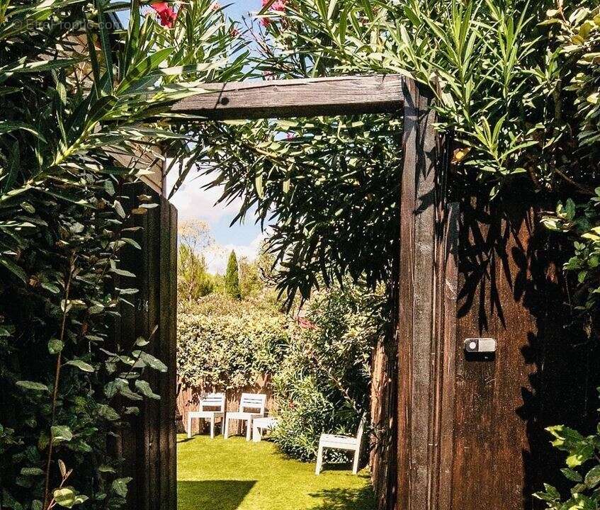 Maison à VIC-LA-GARDIOLE