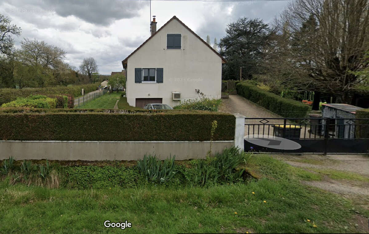 Maison à COULANGES-LES-NEVERS