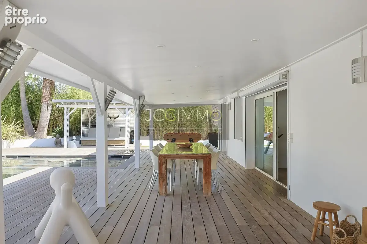 Villa de plain-pied + garage et piscine traditionnelle, bar, pool-house, et nombreuses annexes - photo 15
