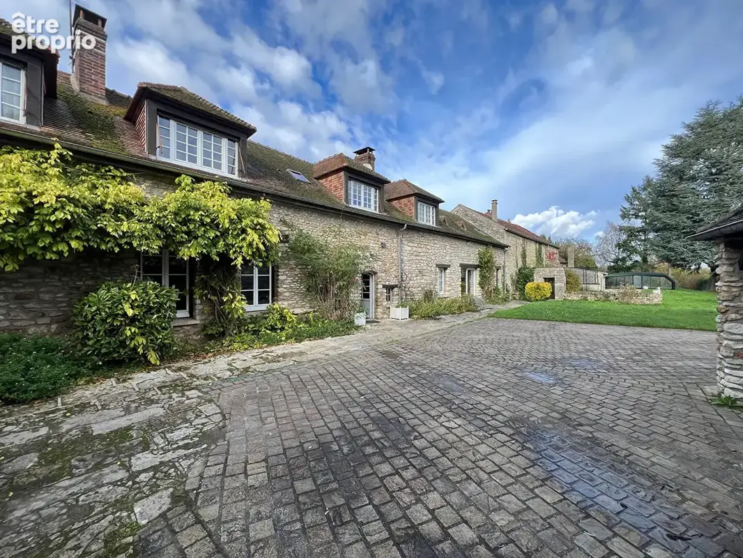 Photo Maison à Autouillet au prix de 699 000€
