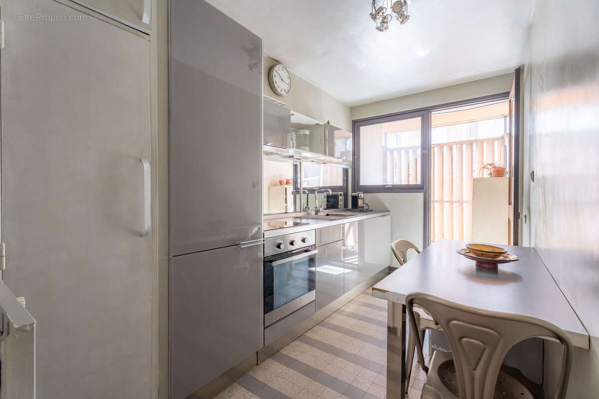 Appartement à MARSEILLE-2E