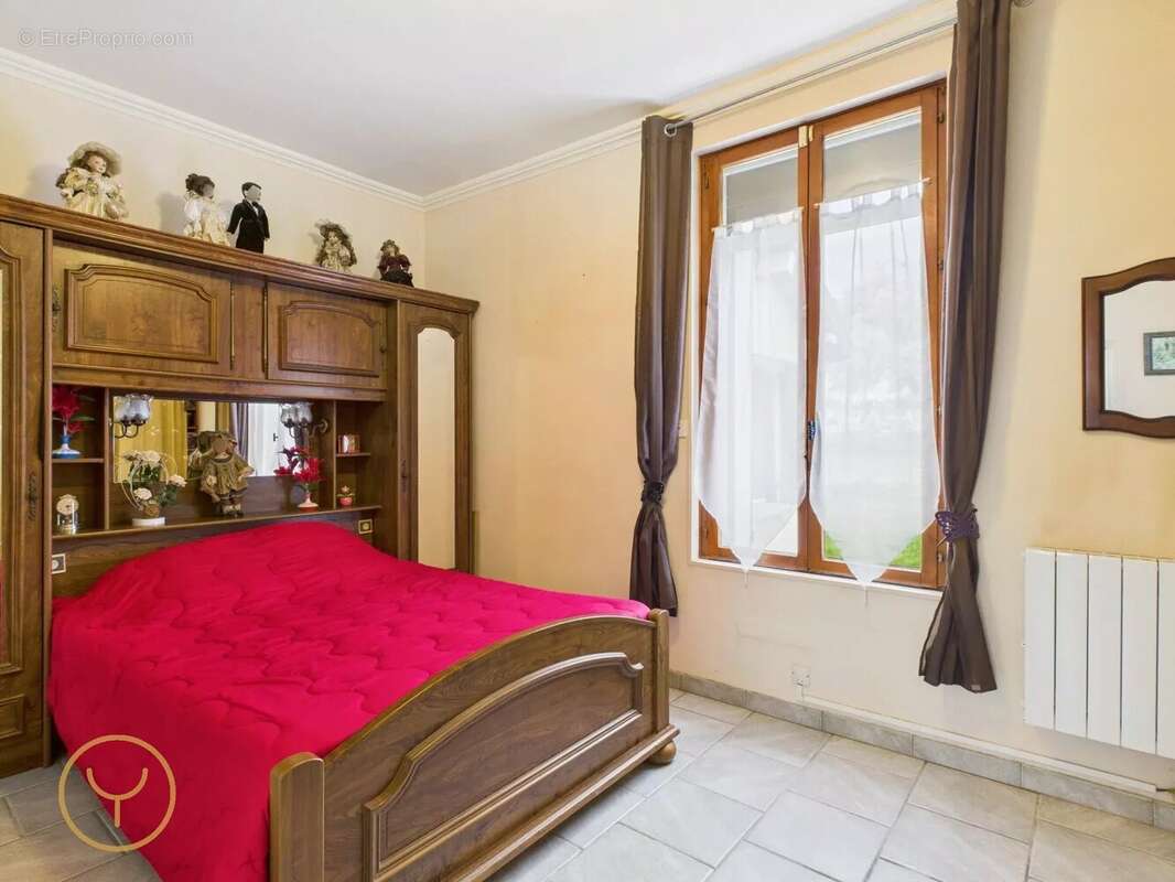 Maison à CHARNY-LE-BACHOT