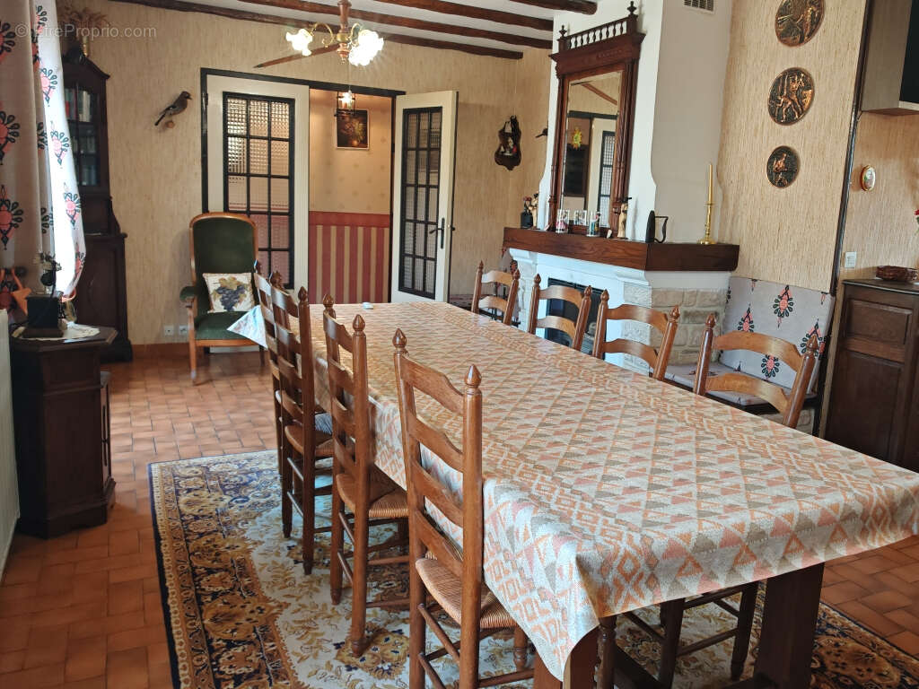 Maison à FONTAINE-LE-PIN