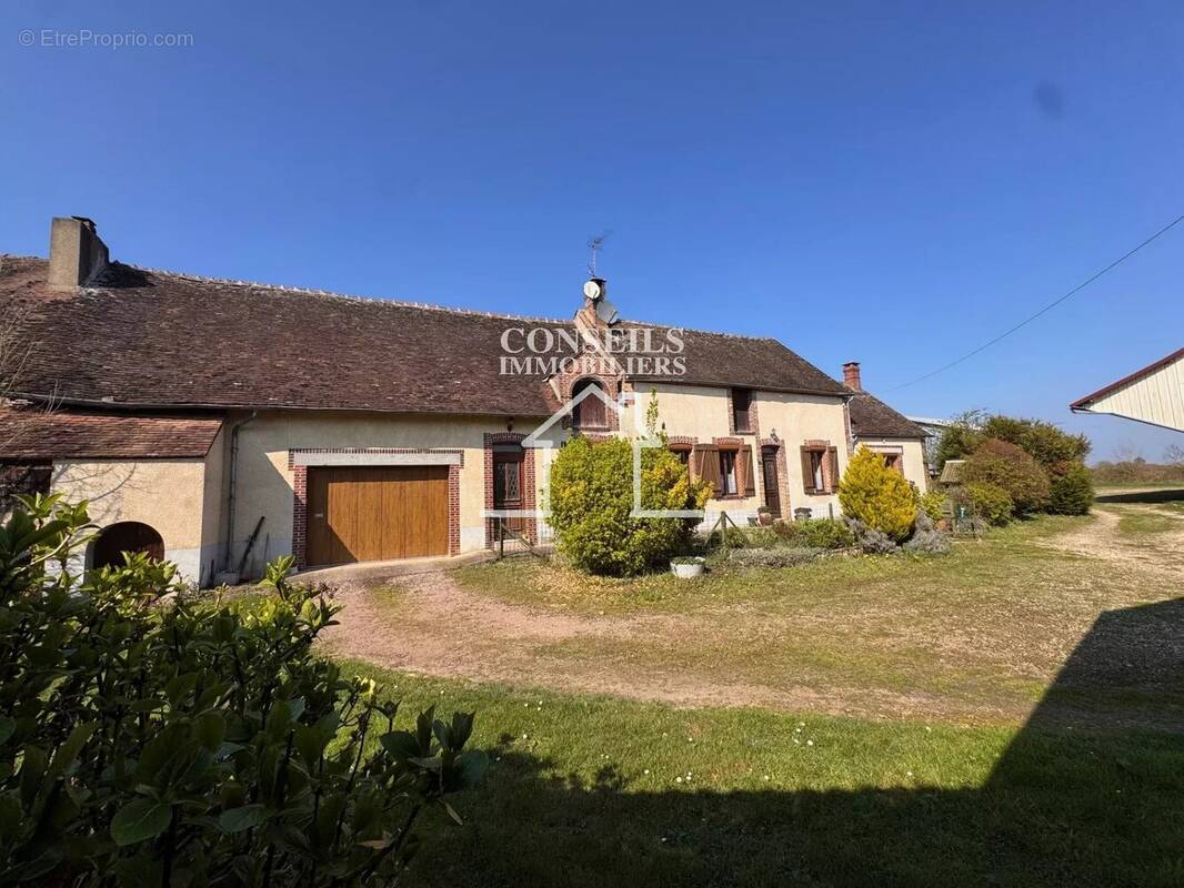 Maison à SAINT-JULIEN-DU-SAULT